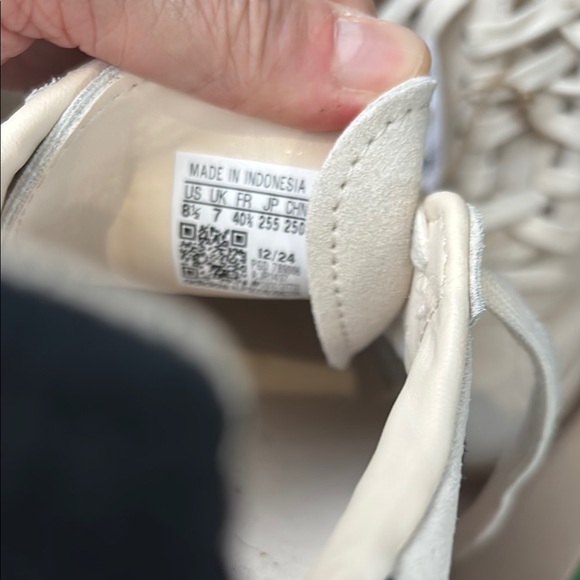 Adidas Women's Samba Sneakers - Cream and Black size 8.5 - Picture 3 of 6